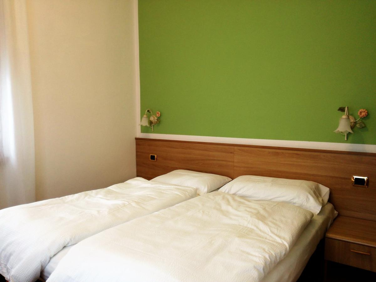 Green Base Hotel B&B Malè Екстериор снимка