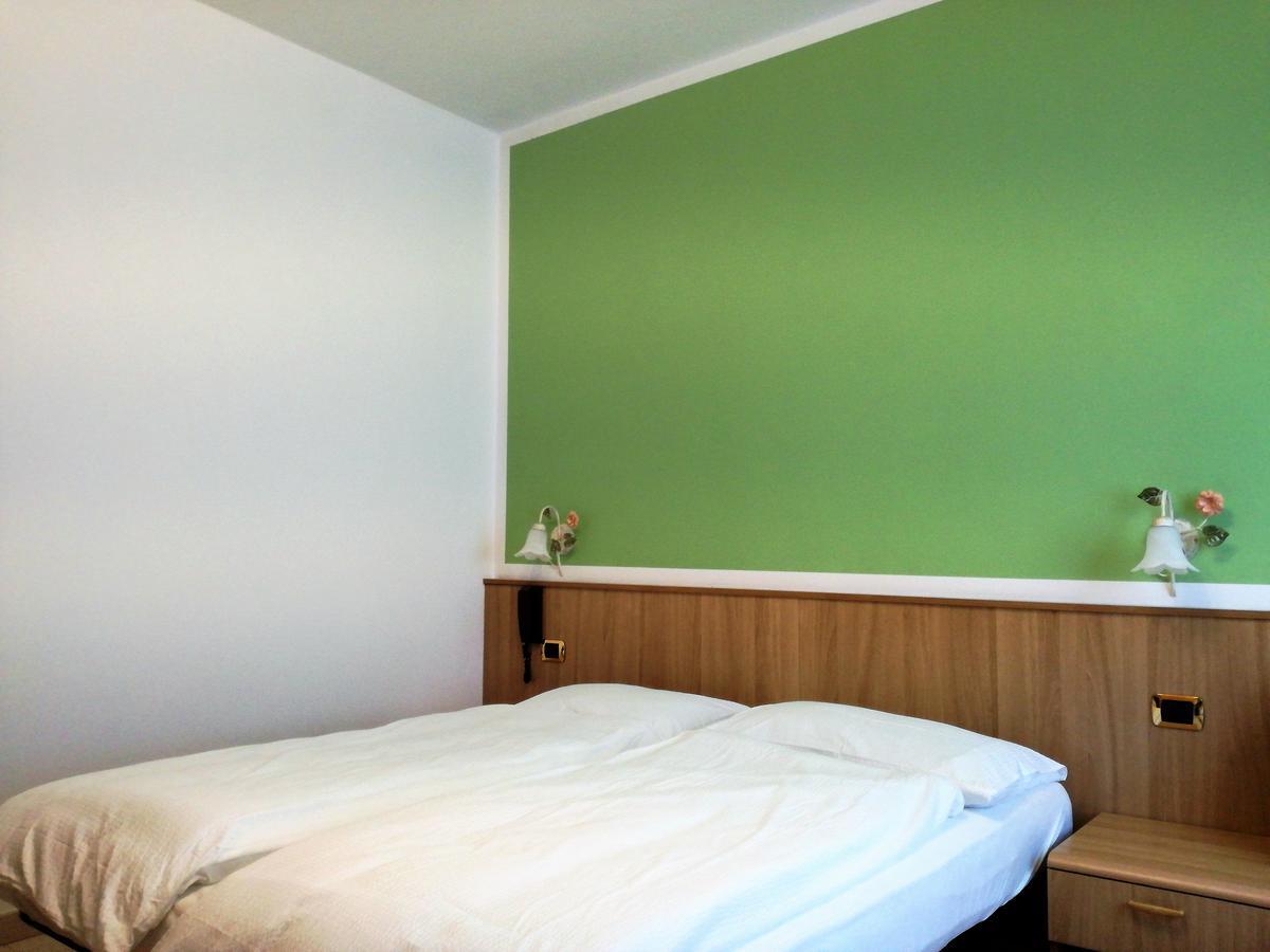 Green Base Hotel B&B Malè Екстериор снимка