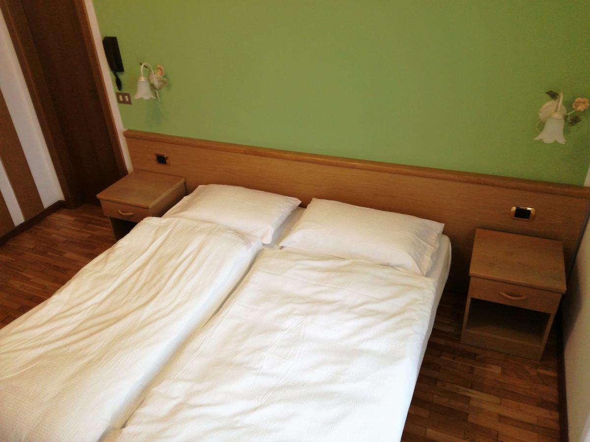 Green Base Hotel B&B Malè Екстериор снимка